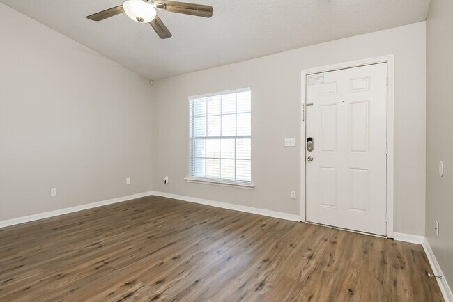 Building Photo - 208 Bromwich Dr