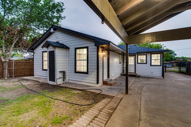 Building Photo - 4728 Houghton Ave