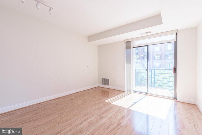 Building Photo - 525 N Fayette St