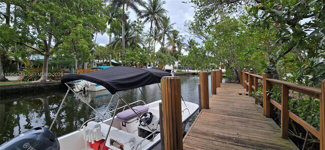 Building Photo - 1000 SE 2nd St