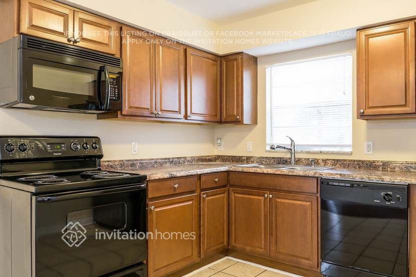 Building Photo - 990 Vincent Dr