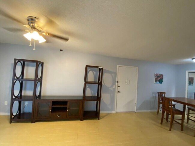 Building Photo - 1700 SW 16th Ct