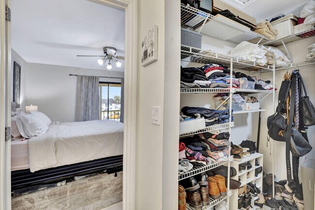 Building Photo - 4693 Lucerne Lakes Blvd E