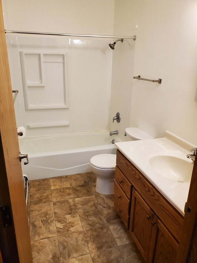 Building Photo - 207 W Main St