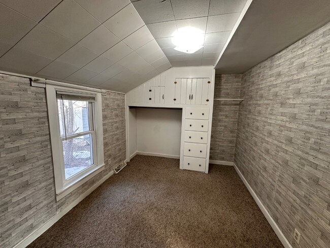 Building Photo - 17 S 1st St