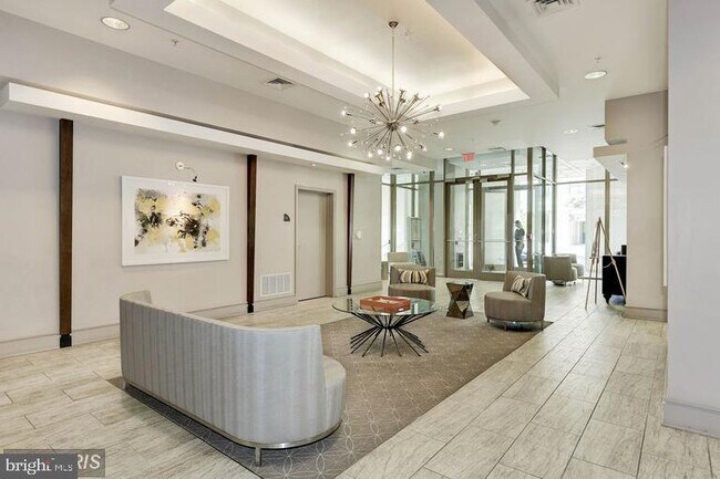 Building Photo - 3600 S Glebe Rd