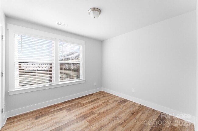 Building Photo - 628 Amalfi Dr