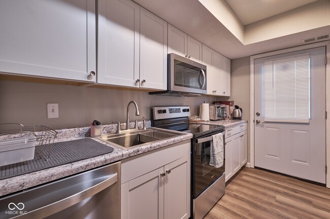 Building Photo - 7458 Countrybrook Dr