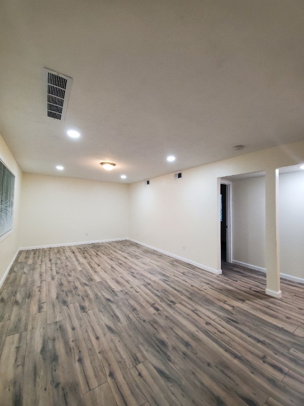 Building Photo - 2083 Maplewood Rd