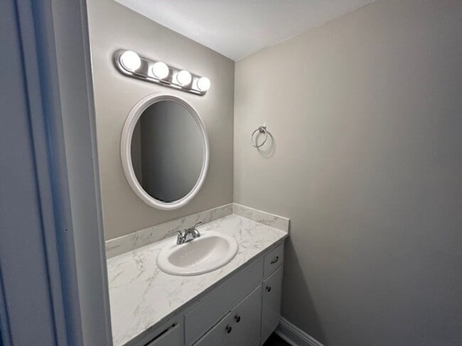 Building Photo - 3 Bedroom House in Tarboro Pets and Sectio...