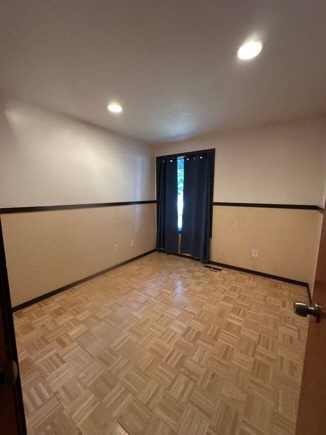 Building Photo - 4321 Myrtlewood Dr