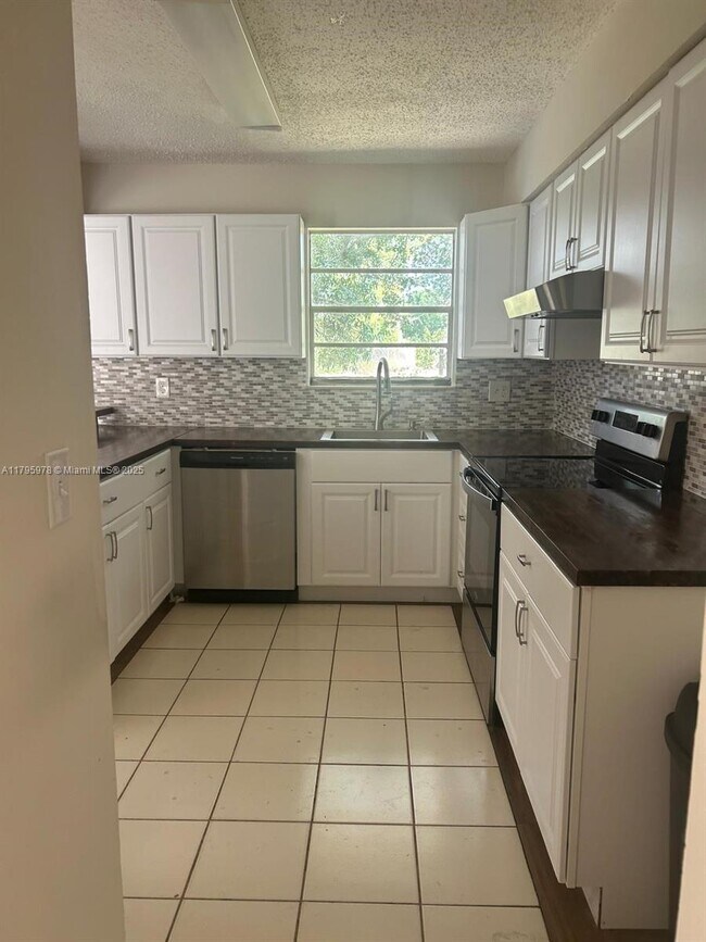 Building Photo - 1399 Cindy Cir NE