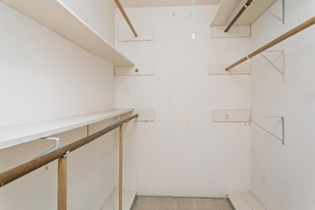 Building Photo - 5960 Townhouse Ln