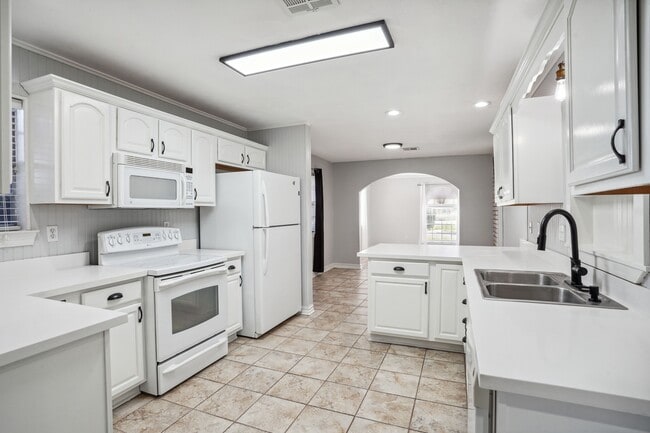 Building Photo - 2 Schill Ave