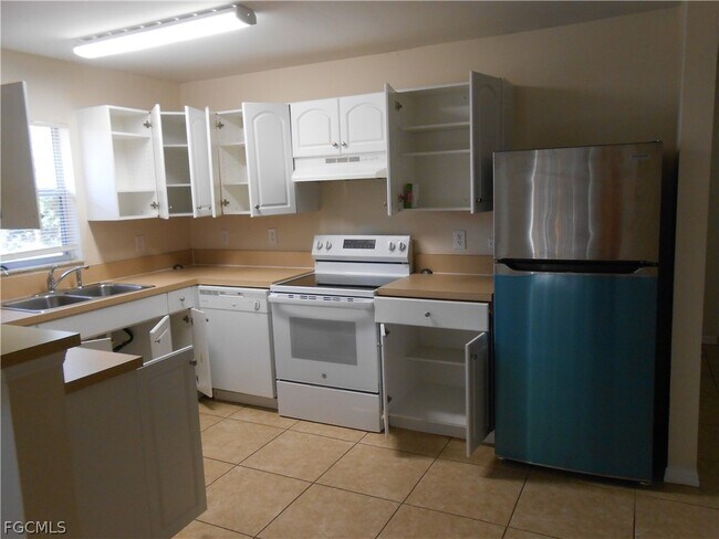 Building Photo - 202 Hightower Ave S