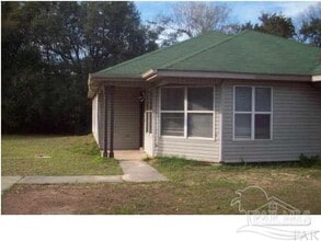 Building Photo - 1131 Lake Dr
