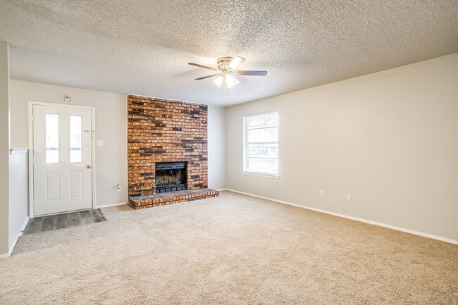 Building Photo - 2521 Indigo Ln