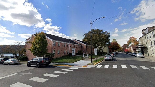 Building Photo - 101 W 2nd St