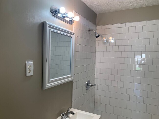 Building Photo - JUST REMODELED 4 BEDROOM HOME