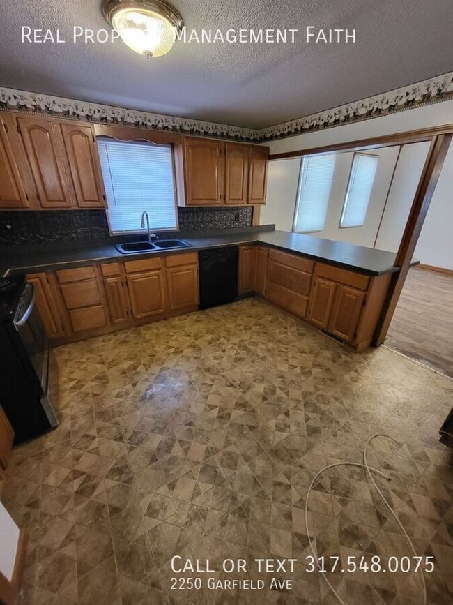 Building Photo - 2250 Garfield Ave