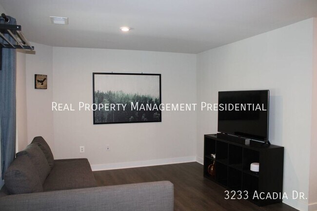 Building Photo - 3233 Acadia Dr