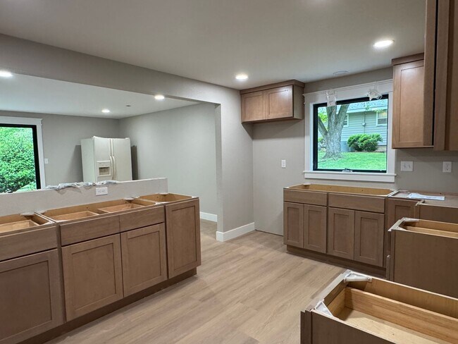 Building Photo - Italian Estates Property Management