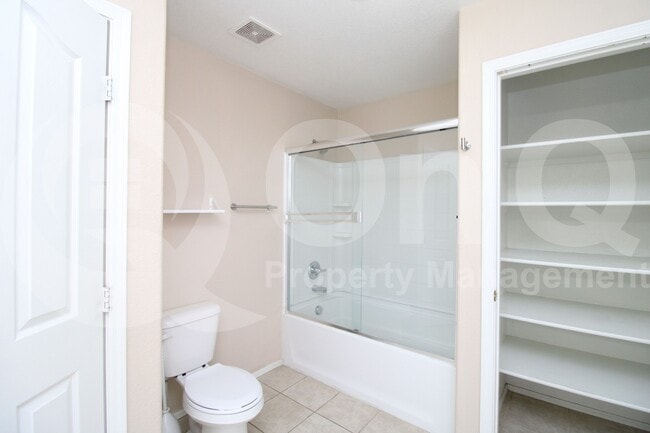 Building Photo - 6333 W Valencia Dr