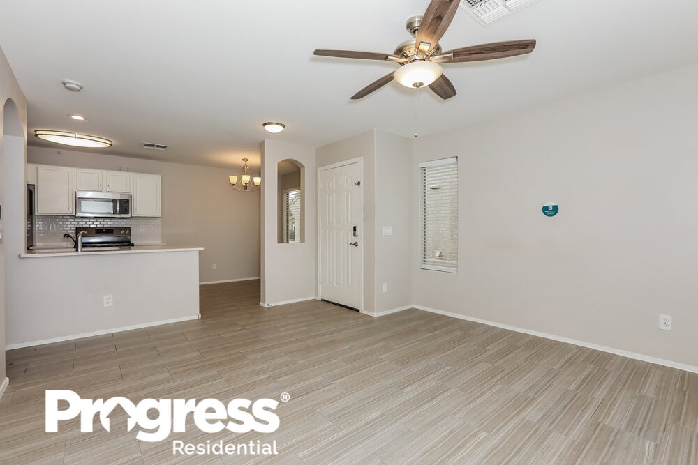 Building Photo - 1718 E Daniella Dr