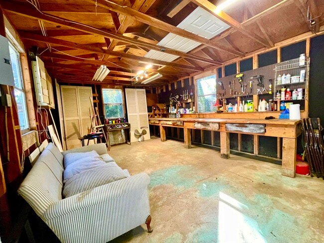 Building Photo - 404 N Jackson St