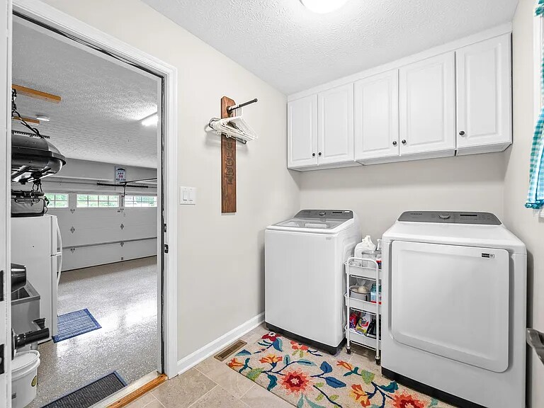 Building Photo - 331 Bayhill Dr