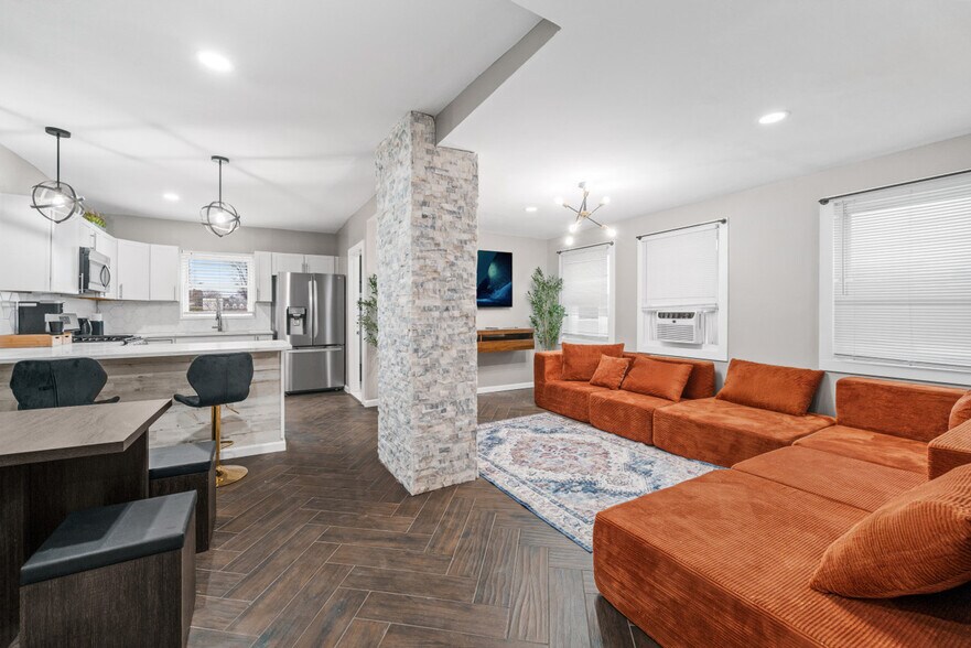 Primary Photo - 529 Ave E