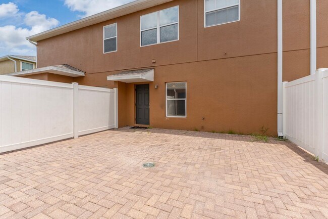 Building Photo - Nice 3/2.5 Townhouse in Enclave at Moss Pa...