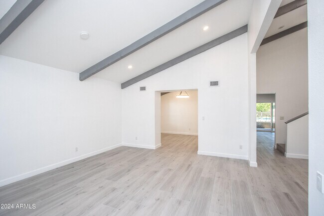Building Photo - 1052 E Sandpiper Dr