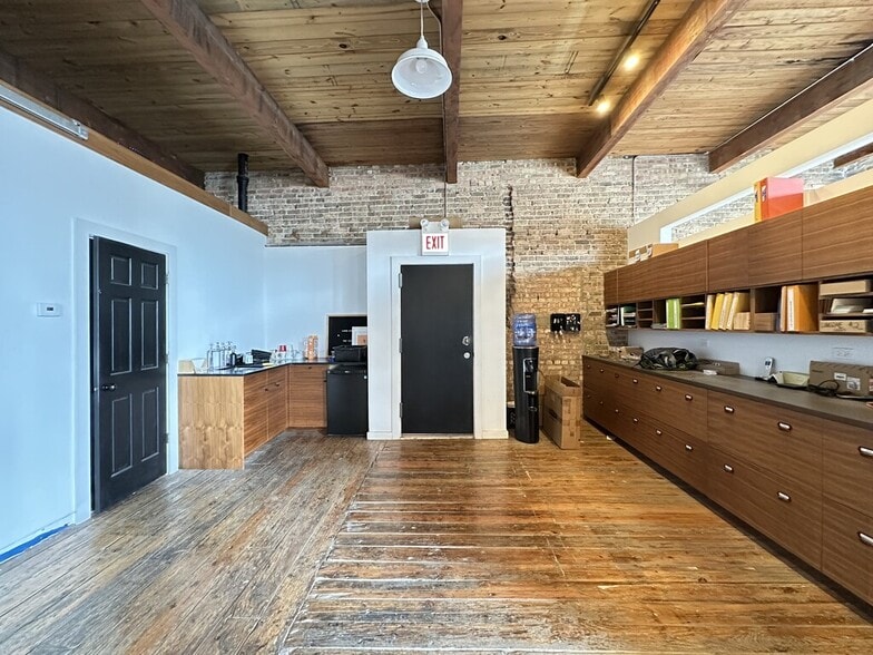 Building Photo - 3124 W Carroll Ave