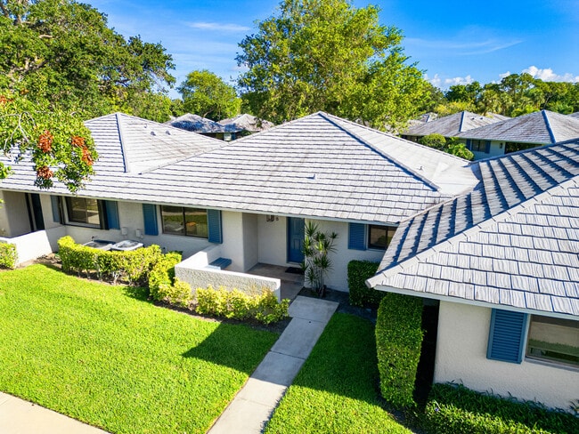 Building Photo - 615 Club Dr