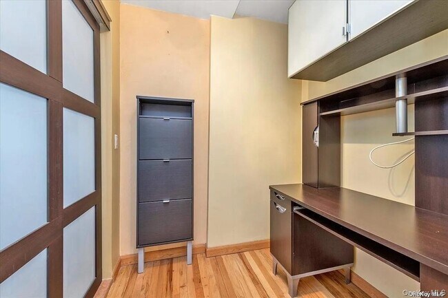 Building Photo - 83-40 Austin St