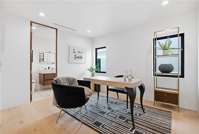 Building Photo - 400 Heliotrope Ave