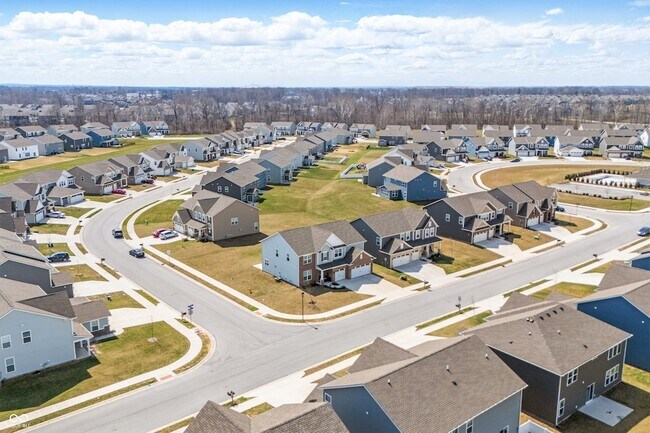 Building Photo - 3999 Kensington Dr