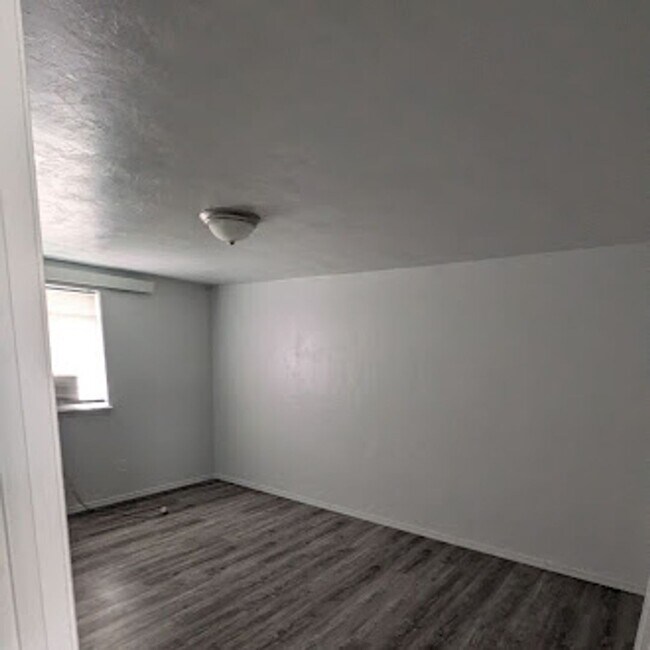 Building Photo - 6111 S Klein Ave