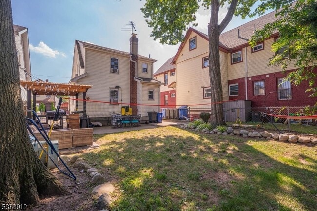 Building Photo - 1379 Garfield Pl