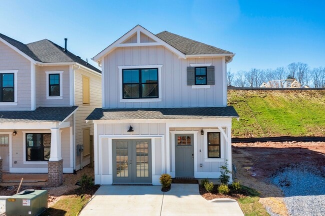 Building Photo - Elevated Rental Home with Community Amenities