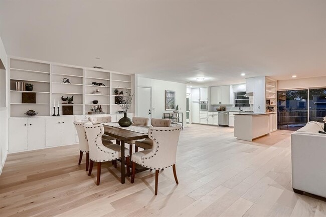 Building Photo - 5325 Western Hills Dr