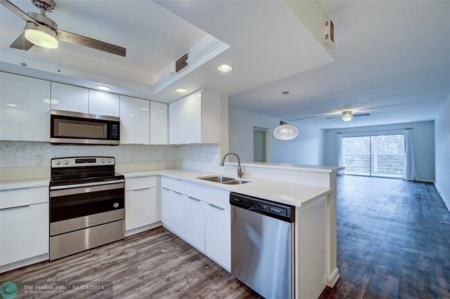 Building Photo - 4401 Martinique Ct