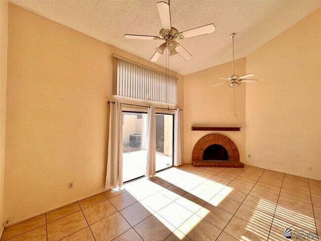 Building Photo - 2045 S 14th Ave