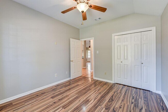 Building Photo - 3730 Sunshine Ln