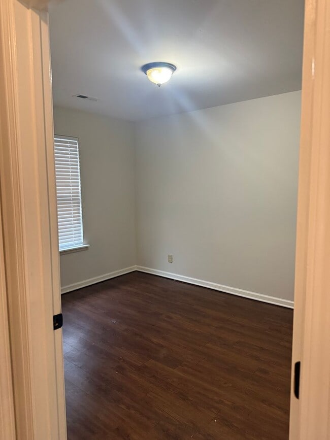 Building Photo - 604 41st Ave N