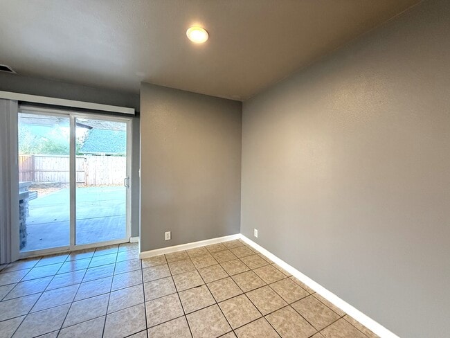 Building Photo - 52 Artesia Dr