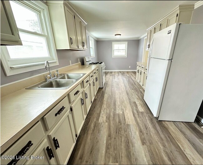 Building Photo - 1376 Kings Church Rd