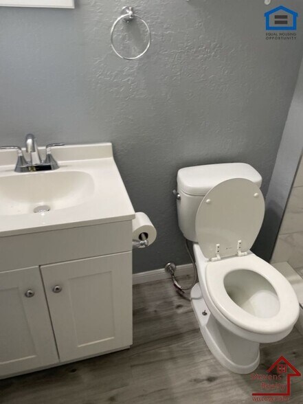 Building Photo - 4708 SE Sunnymeade