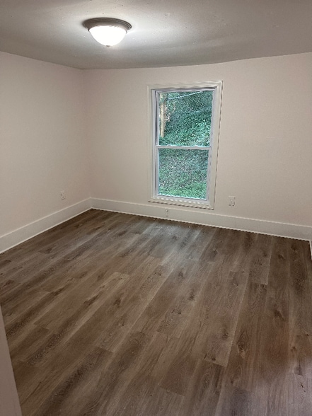 Building Photo - 7 Myrtle St SW